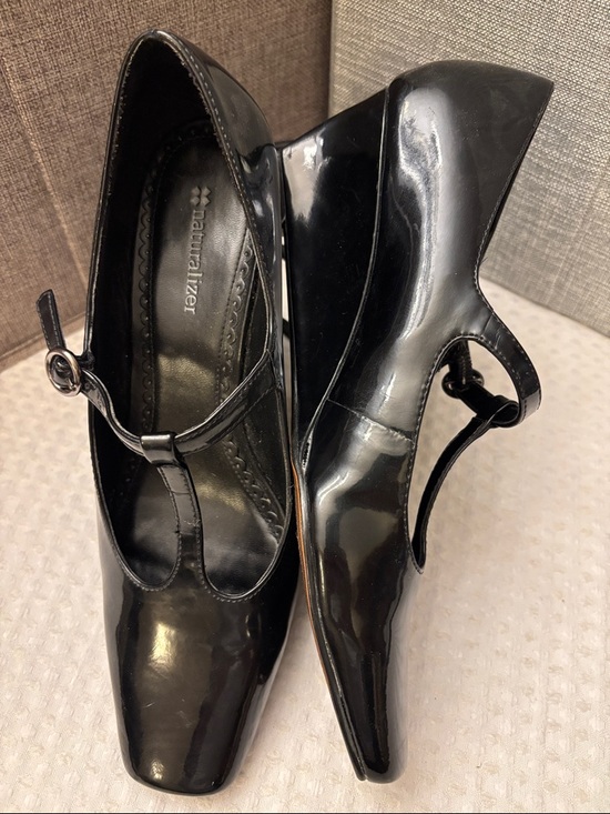 Naturalizer Beckon 8M Black Patent T-Strap Mary Jane Wedge Heels Pumps Classic - Picture 11 of 13